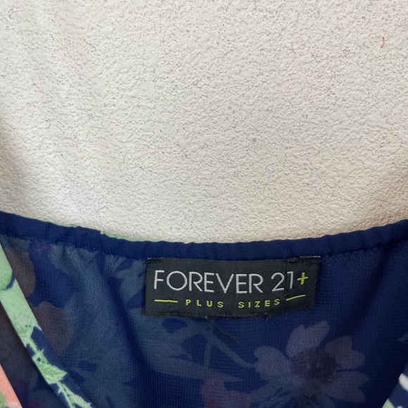 🥑5/$25 Forever 21+ floral faux wrap tank - Picture 4 of 4